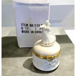 Dancing bride and groom trinket ring jewelry box Wedding Gift Ivory Proposal Box
